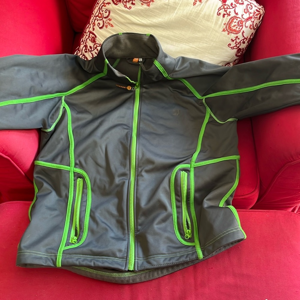 Size Large grey and green Ragnar Relay running jacket.